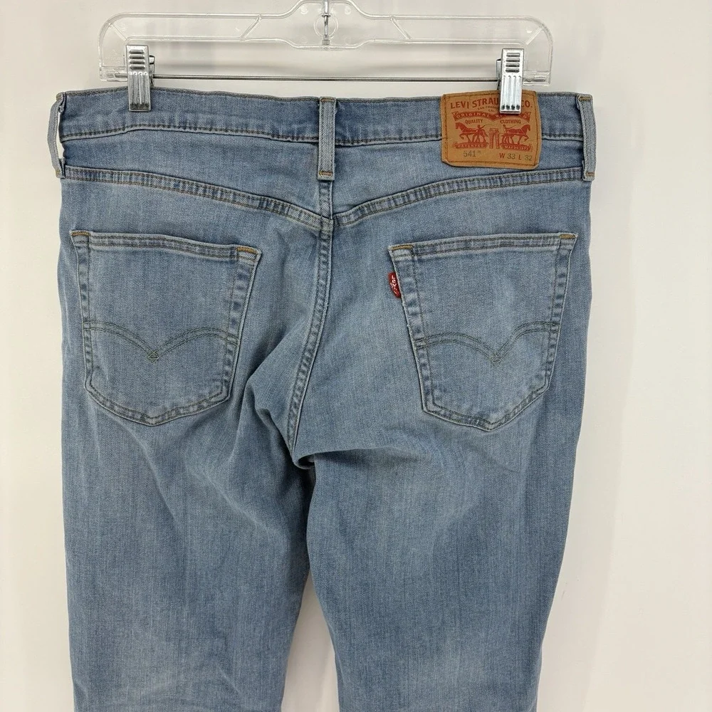 Levis 541 Athletic Taper Jeans Mens 33x32 Fits 33X31 Light Wash Stretch Pants